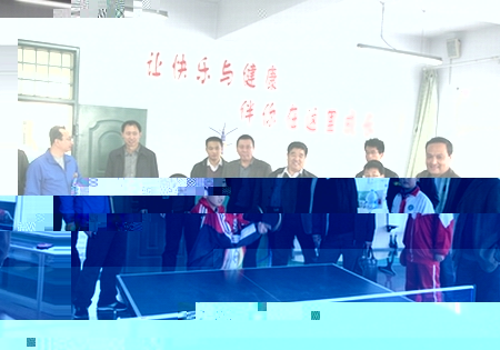 觀摩乒乓興趣小組訓練